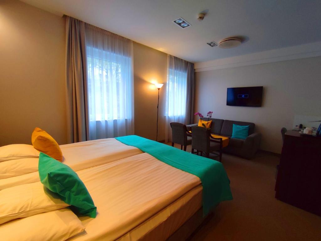 Hotel Zamek Centrum Щецин Экстерьер фото